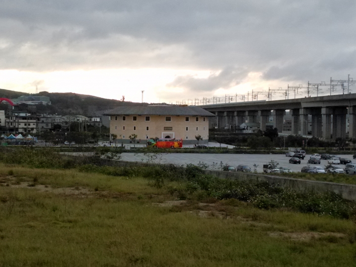 健行變廢棄自行車道探險