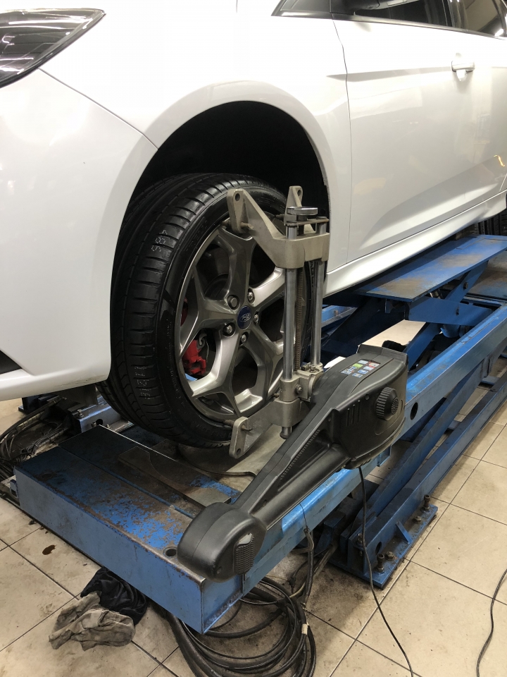 換上Pirelli Dragon Sport (Focus MK3 ST,235/40/18) (圖多慎入)