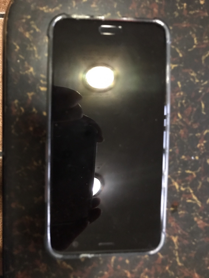 HTC U11隱藏進階版...彎曲式手機!
