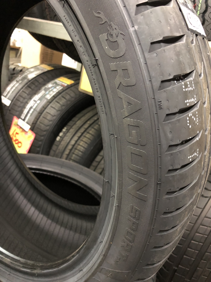 換上Pirelli Dragon Sport (Focus MK3 ST,235/40/18) (圖多慎入)