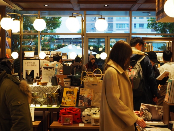 蔦屋書店 |經典美感再現-高質感日系書店|台北松山店