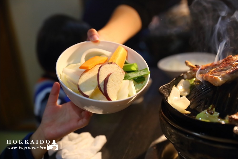 【旭川美食】成吉思汗烤肉名店大黑屋|充滿北國豪邁風格的極品羊肉燒烤店
