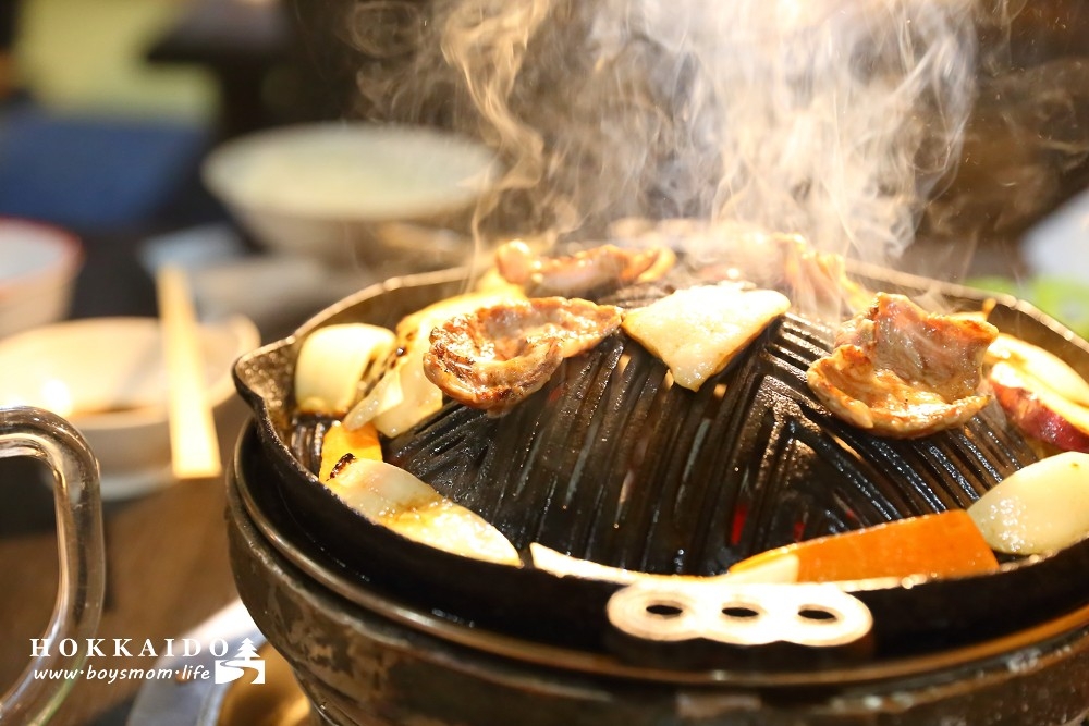 【旭川美食】成吉思汗烤肉名店大黑屋|充滿北國豪邁風格的極品羊肉燒烤店