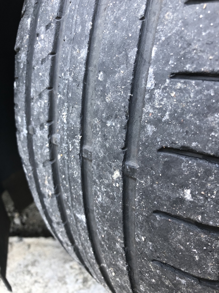換上Pirelli Dragon Sport (Focus MK3 ST,235/40/18) (圖多慎入)