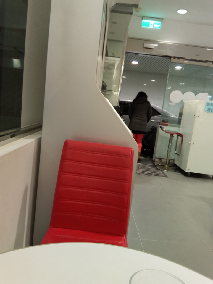 SIENTA 服務廠問題?螢幕起水氣...(算是結案)