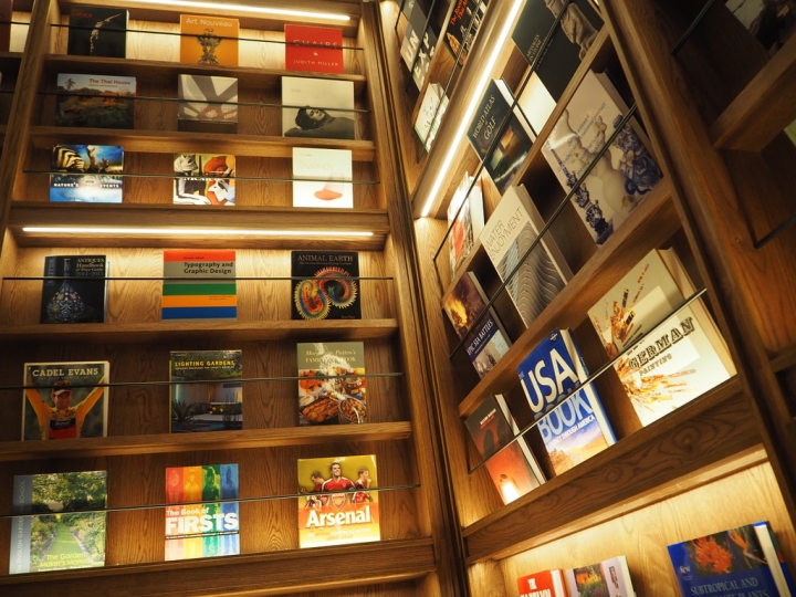 蔦屋書店 |經典美感再現-高質感日系書店|台北松山店