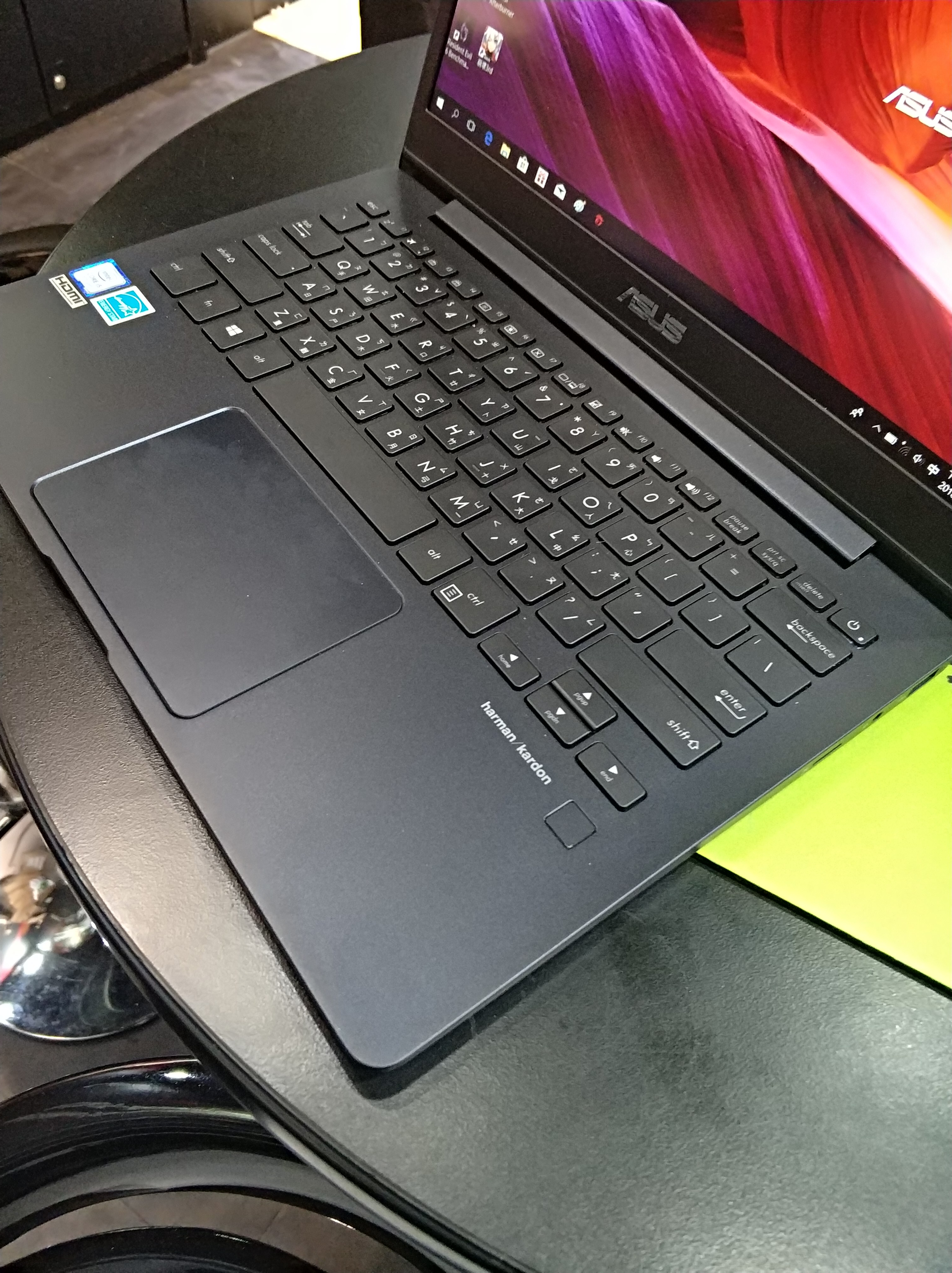 【小宅開箱】【閒聊】ASUS ZenBook系列 13 UX331 不到1kg的極致輕薄筆電