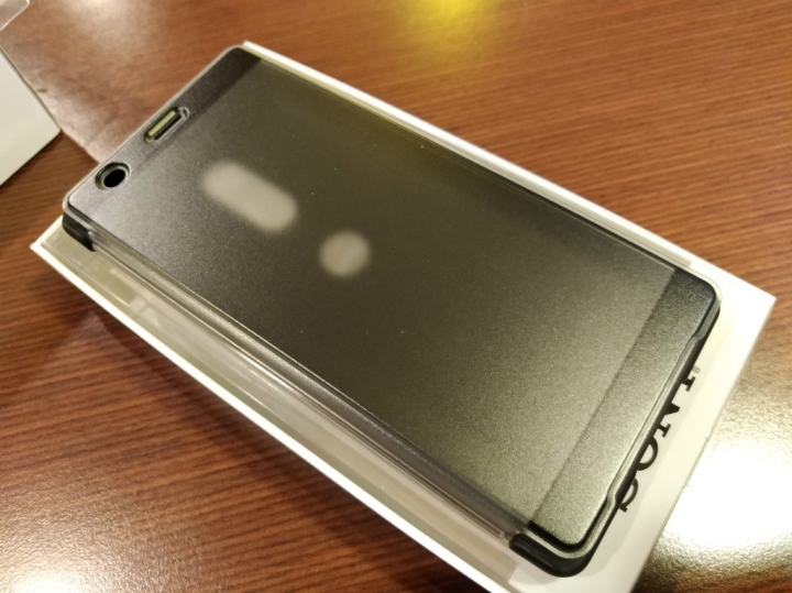 XZ2 黑 + 原廠無線快充 + 觸控手機殼 入手小心得