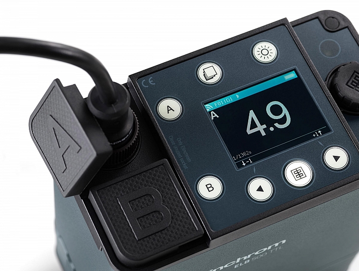 Elinchrom ELB500TTL 兩組輸出,可以獨立調整出力。 Elinchrom ELB500TTL 兩組輸出,可以獨立調整出力。
