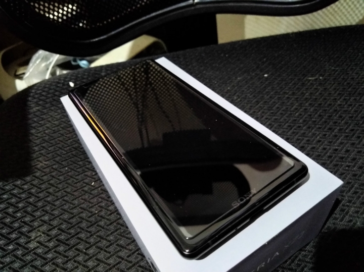 XZ2 黑 + 原廠無線快充 + 觸控手機殼 入手小心得