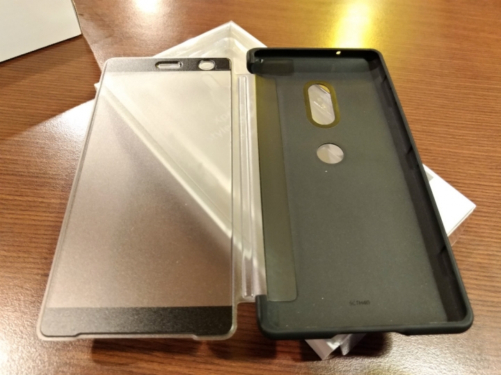 XZ2 黑 + 原廠無線快充 + 觸控手機殼 入手小心得