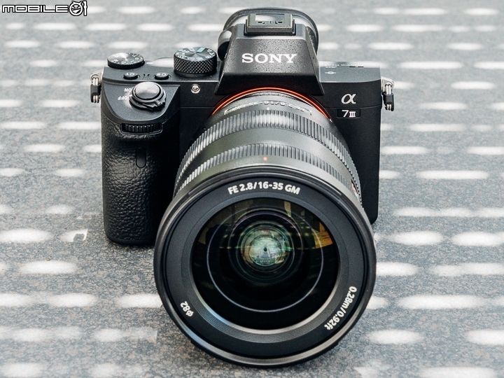 六萬有找!平民機皇的逆襲 Sony A7 III 搶先試玩!