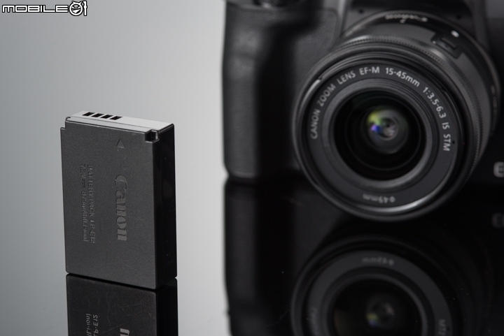 Canon EOS M50 單顆電池可拍攝235張照片,省電功能大約可拍攝290張,Eco模式最多可撐到425張 Canon EOS M50 單顆電池可拍攝235張照片,省電功能大約可拍攝290張,Eco模式最多可撐到425張