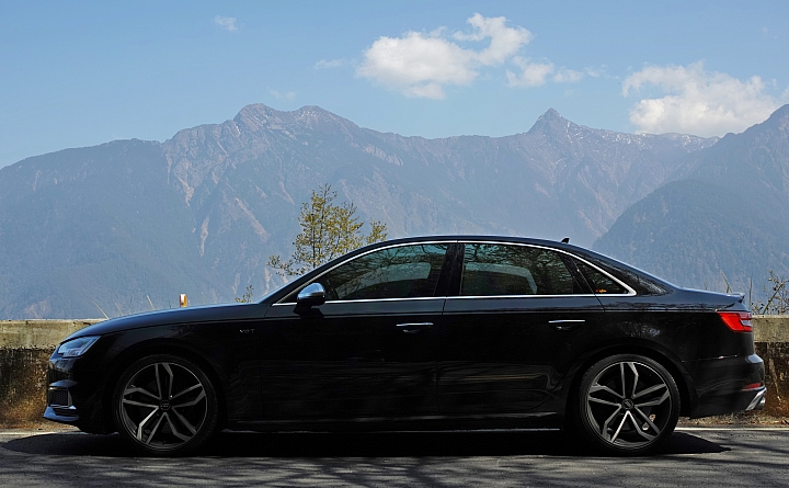 AUDI S4 B9 簡單開箱