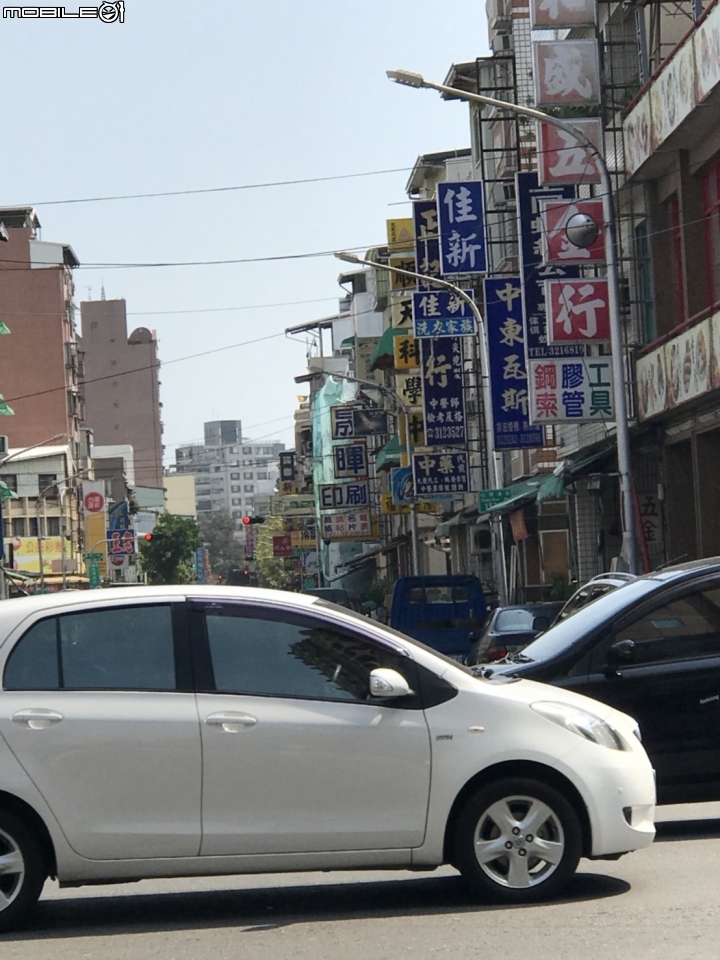 注意位於高雄市三民區哈爾濱街上的 "佳新洗衣家族"