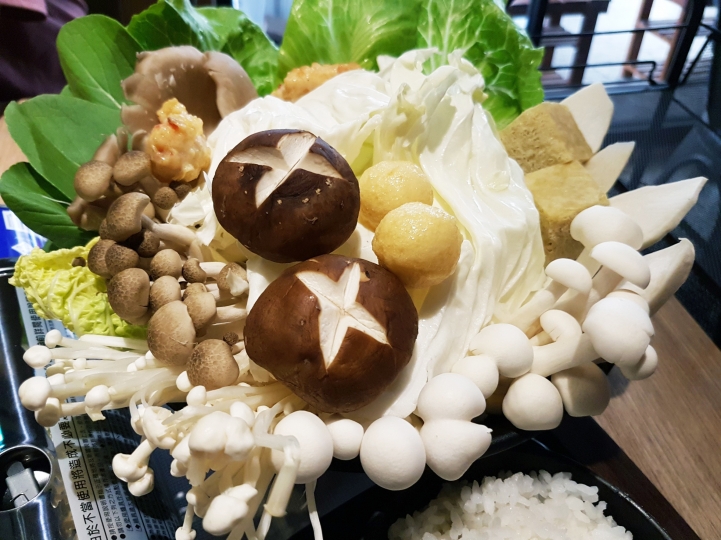 【台南火鍋】五行鍋物臨安店 || 北區火鍋新店報到 || 試賣期間肉品免費送 || 五款獨家湯頭 || 真材實料大滿足
