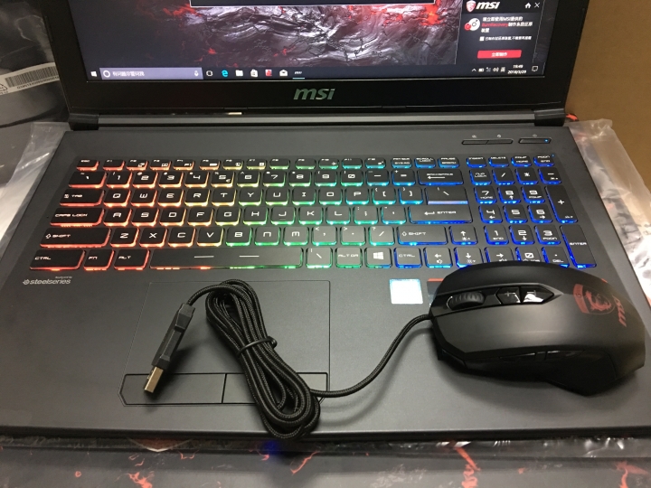 第一次...GP62MVR 7RFX 特別...開箱