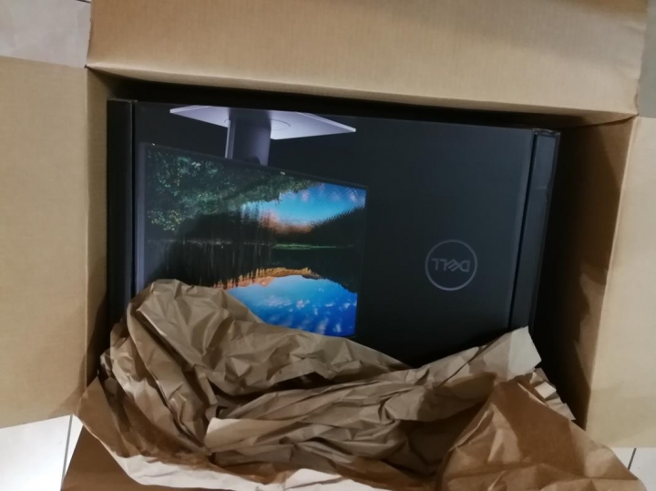 亞馬遜購入DELL U2718Q 4K螢幕分享