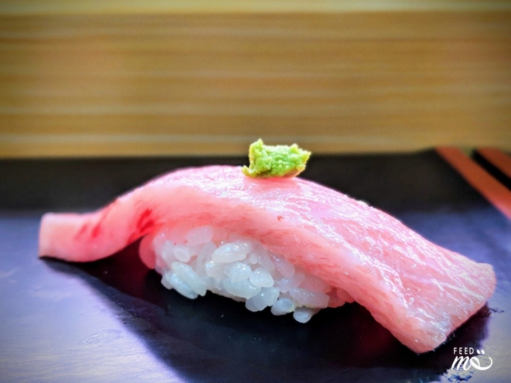 【日本在地美食|淺草】肥美黑鮪魚專門!下町人情味滿點的立食壽司。