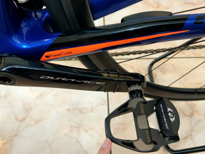 【簡單開箱】GIANT TCR ADVANCED SL 1-DURA ACE （更:國旗姓名貼）