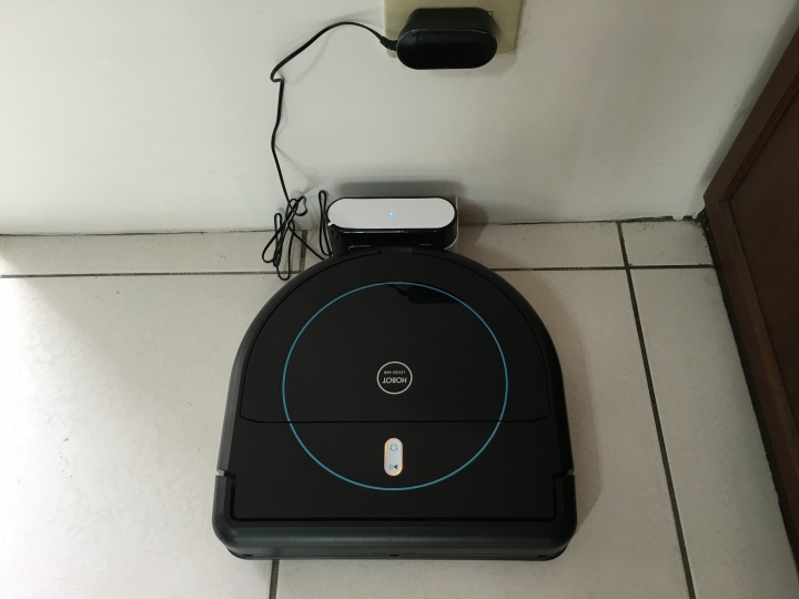 【開箱】仿手拖的HOBOT玻妞吸擦噴拖掃拖機器人(LEGEE-668)
