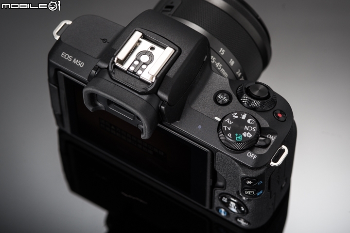 Canon EOS M50 有熱靴座,供外接閃燈或觸發器等進階使用 Canon EOS M50 有熱靴座,供外接閃燈或觸發器等進階使用