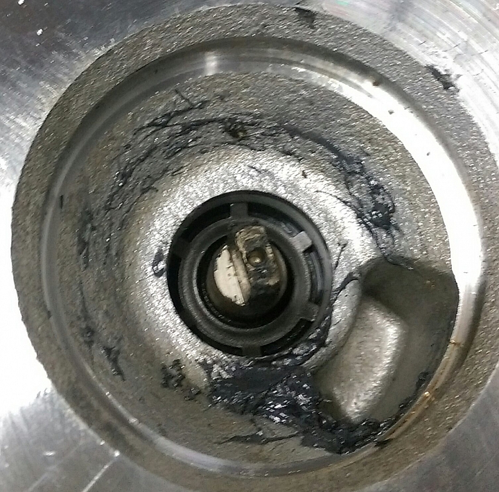 分享修護老獅的電動方向機泵漏油問題