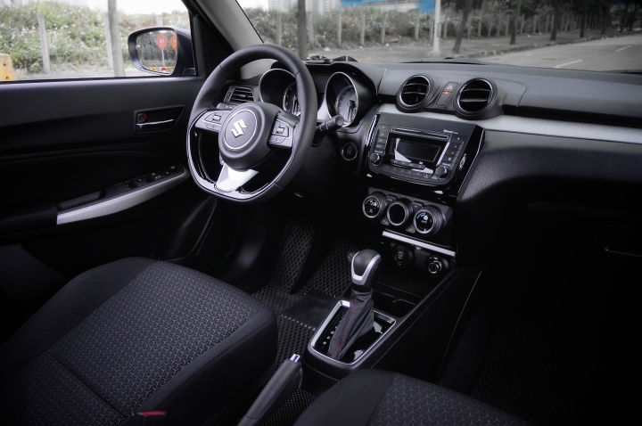 Suzuki All New SWIFT 1.0【身.輕.如.燕】不專業開箱(心得分享)