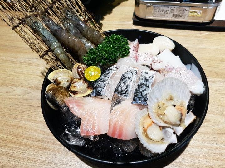 【台南火鍋】五行鍋物臨安店 || 北區火鍋新店報到 || 試賣期間肉品免費送 || 五款獨家湯頭 || 真材實料大滿足