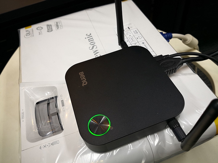 多人開會簡報救星!BenQ Instashow無線簡報投影器開箱