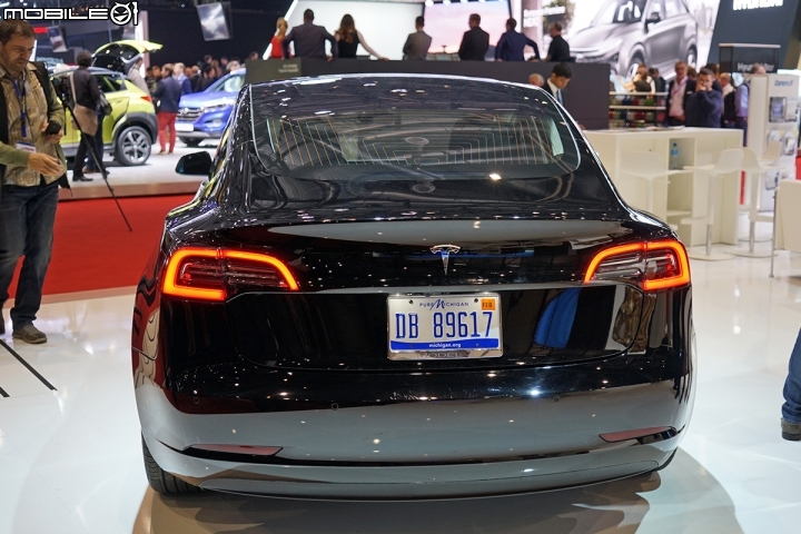 【日內瓦車展番外篇】Tesla Model 3意外現身，現場近距離賞車