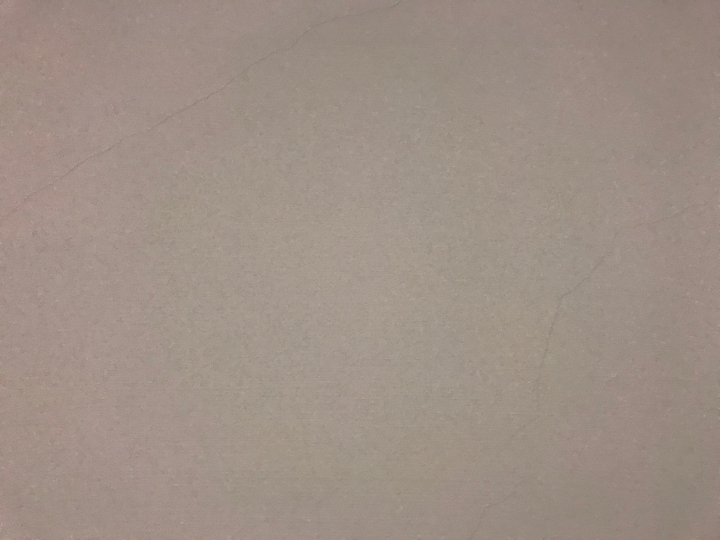 剛裝潢好的牆面油漆裂痕問題請求建議