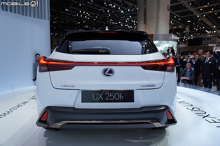 【日內瓦車展】Lexus UX全球首發，250h搭載品牌最新2.0升油電混合系統！