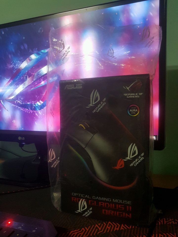 第一顆千元滑鼠 :ROG Gladius II Origin開箱記