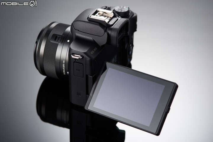 Canon EOS M50 是EOS M系列第一款側翻式螢幕,為3吋104萬點,可多點觸控的TFT液晶螢幕 Canon EOS M50 是EOS M系列第一款側翻式螢幕,為3吋104萬點,可多點觸控的TFT液晶螢幕