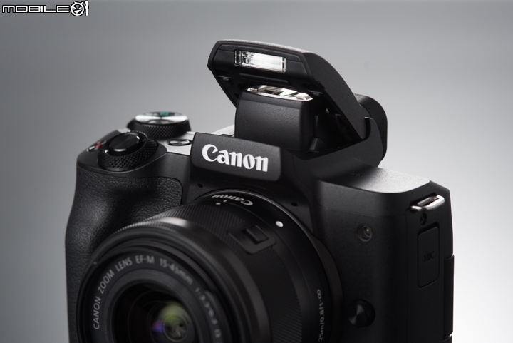 Canon EOS M50 機頂有附上小閃燈 Canon EOS M50 機頂有附上小閃燈