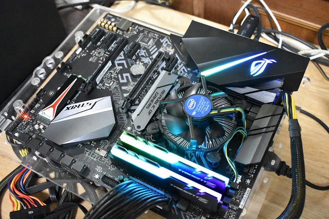 ASUS ROG STRIX B360-F GAMING主機板 輕開箱~