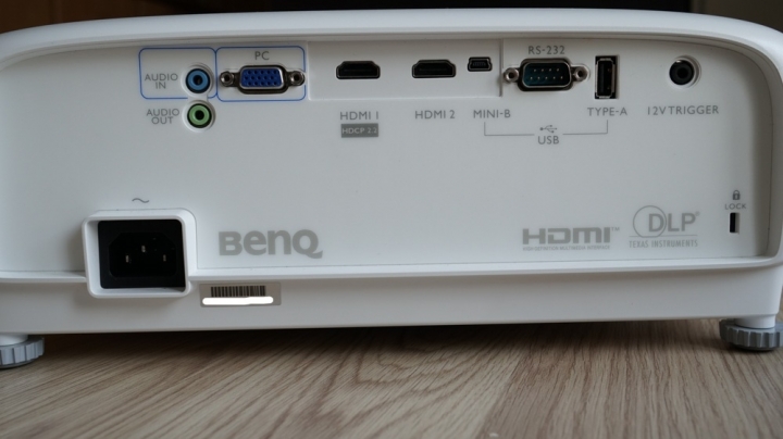 4K HDR 新人生: APPLE TV 4K 電視盒+BenQ W1700 4K 投影機開箱