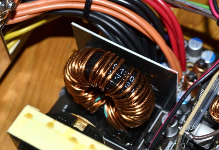 全漢 黑爵士II Hydro GE 450W 金牌電源供應器 開箱測試分享
