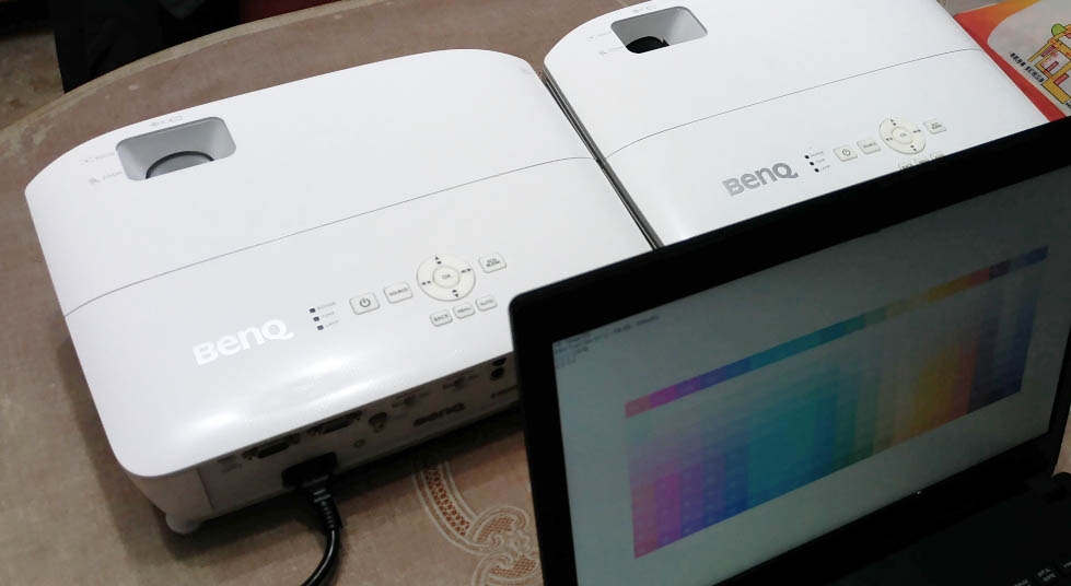 BENQ 1080P投影機:W1050、MH534簡單評比
