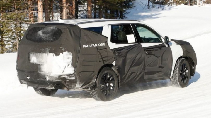 Hyundai 八人座SUV雪地測試 碟照曝光