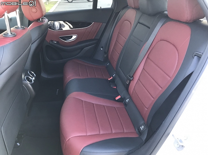 2017 GLC300 Coupe 中古車 什麼都沒配!