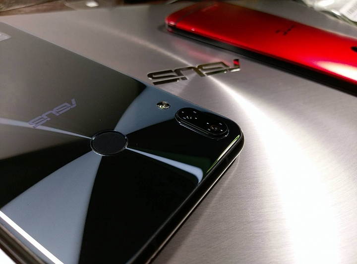 Asus Zenfone5 (2018) ZE620KL 開箱×入塵