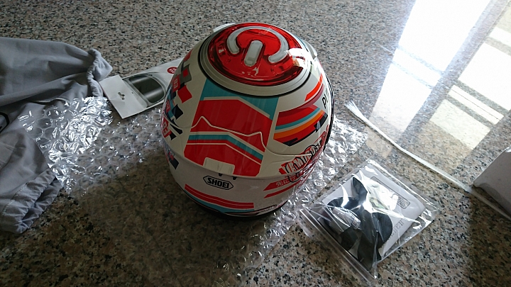 開箱~SHOEI Z7電源帽