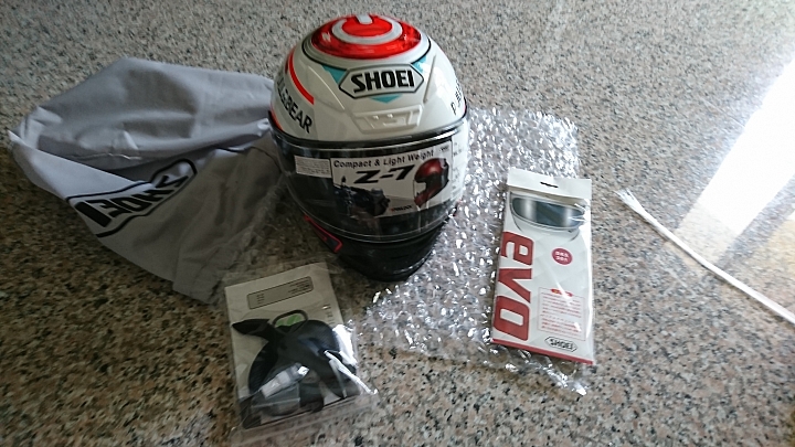 開箱~SHOEI Z7電源帽