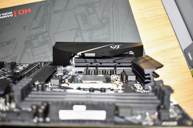 ASUS ROG STRIX B360-F GAMING主機板 輕開箱~
