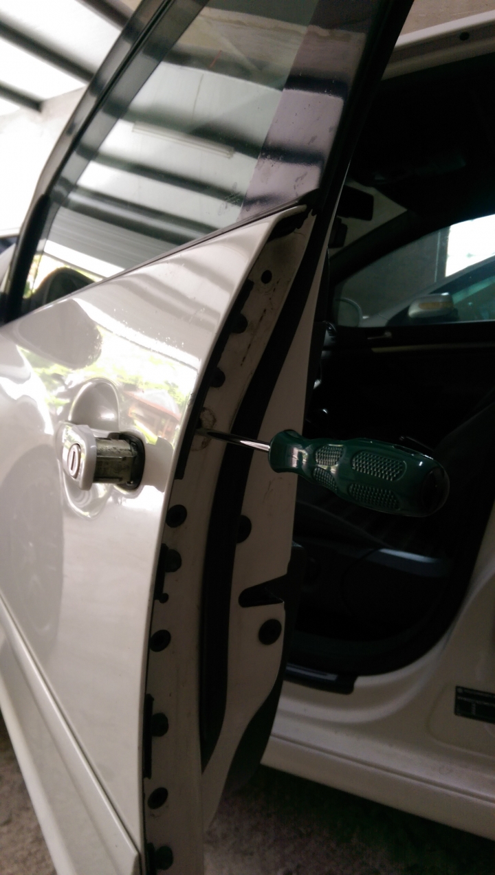 DIY教學-更換golf 5 車門六角鎖