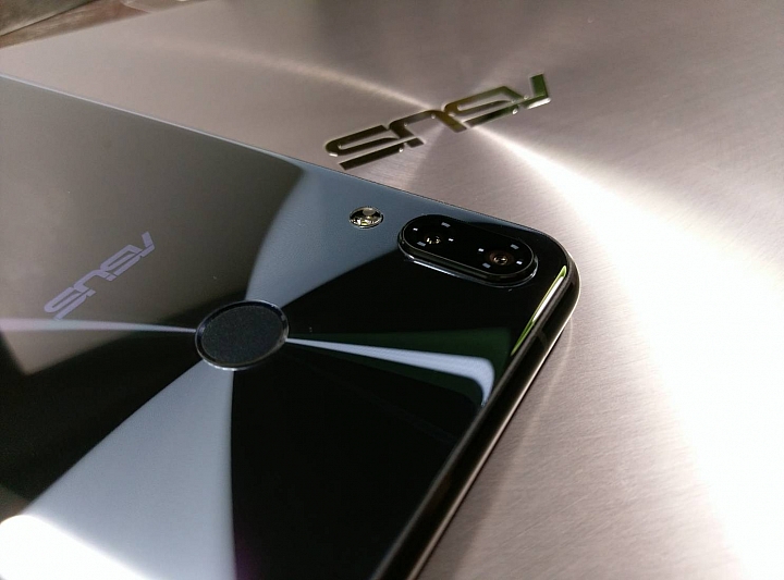 Asus Zenfone5 (2018) ZE620KL 開箱×入塵