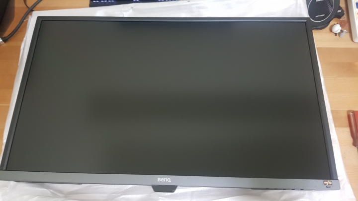 BenQ ew3270u 大電視換小螢幕 保護眼睛衝一台
