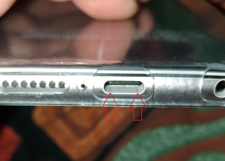 【新Zenfone 5銀色】不專業開箱圖,但....原廠保護殼跟充電插孔是?